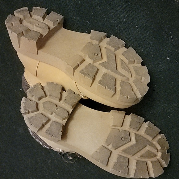 Boots - Picture 3 of 4